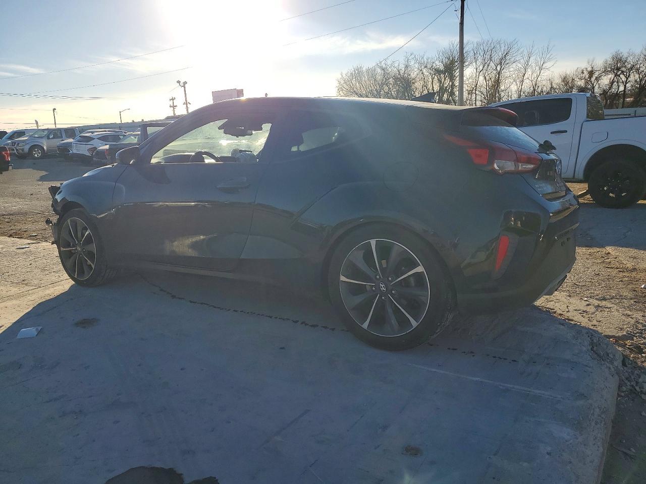 2019 Hyundai Veloster 2.0L Premium - Image 2