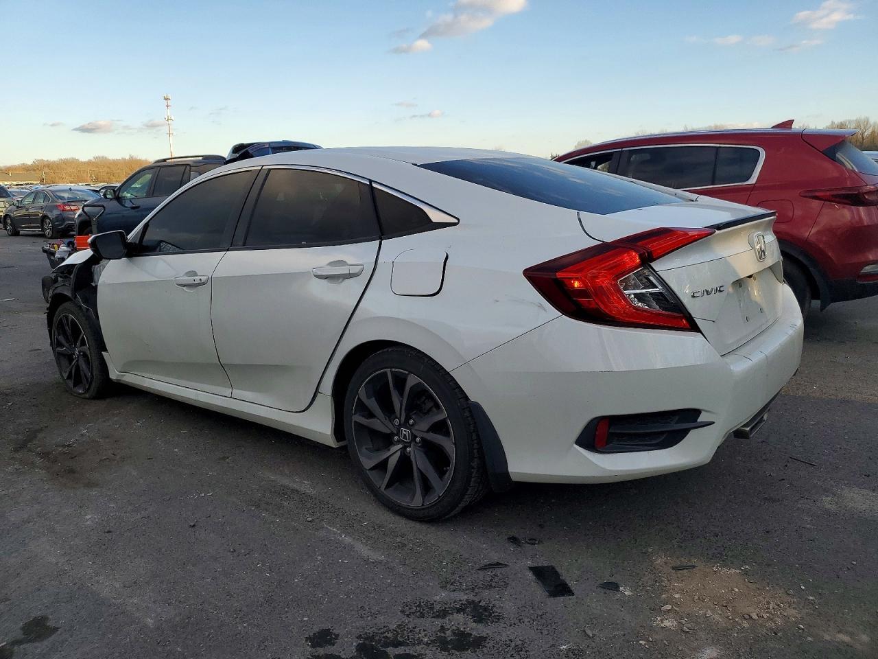 2020 Honda Civic Sport - Фото 2