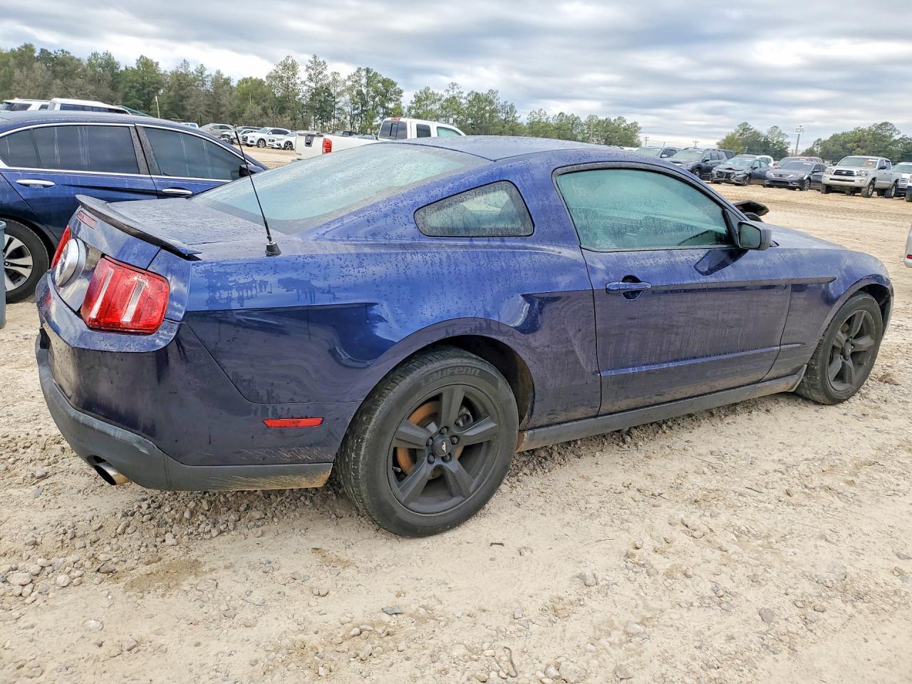 2010 Ford Mustang - Фото 3