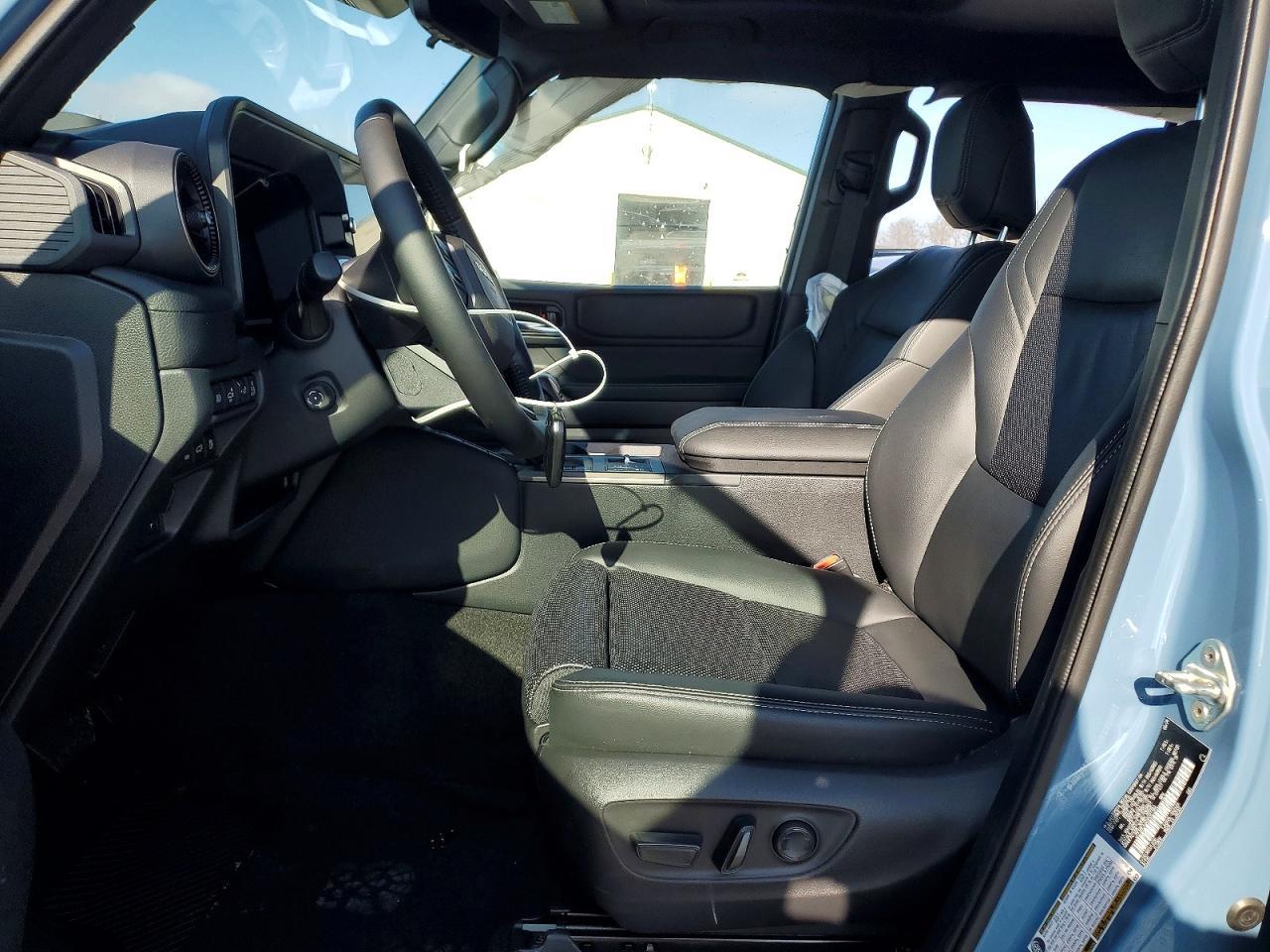2025 Toyota Land Cruiser Base - Фото 7