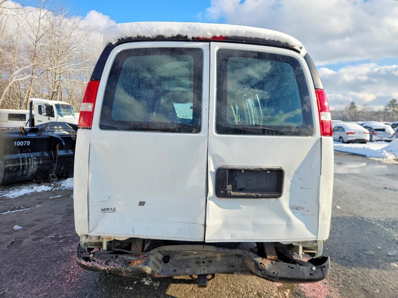 2018 Chevrolet Express 2500 Delivery Van - Image 6