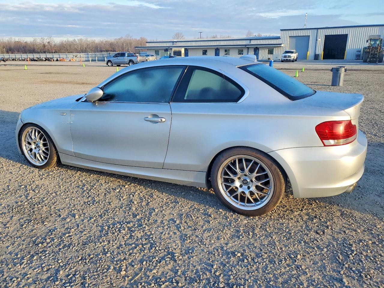 2009 BMW 128 I - Image 2