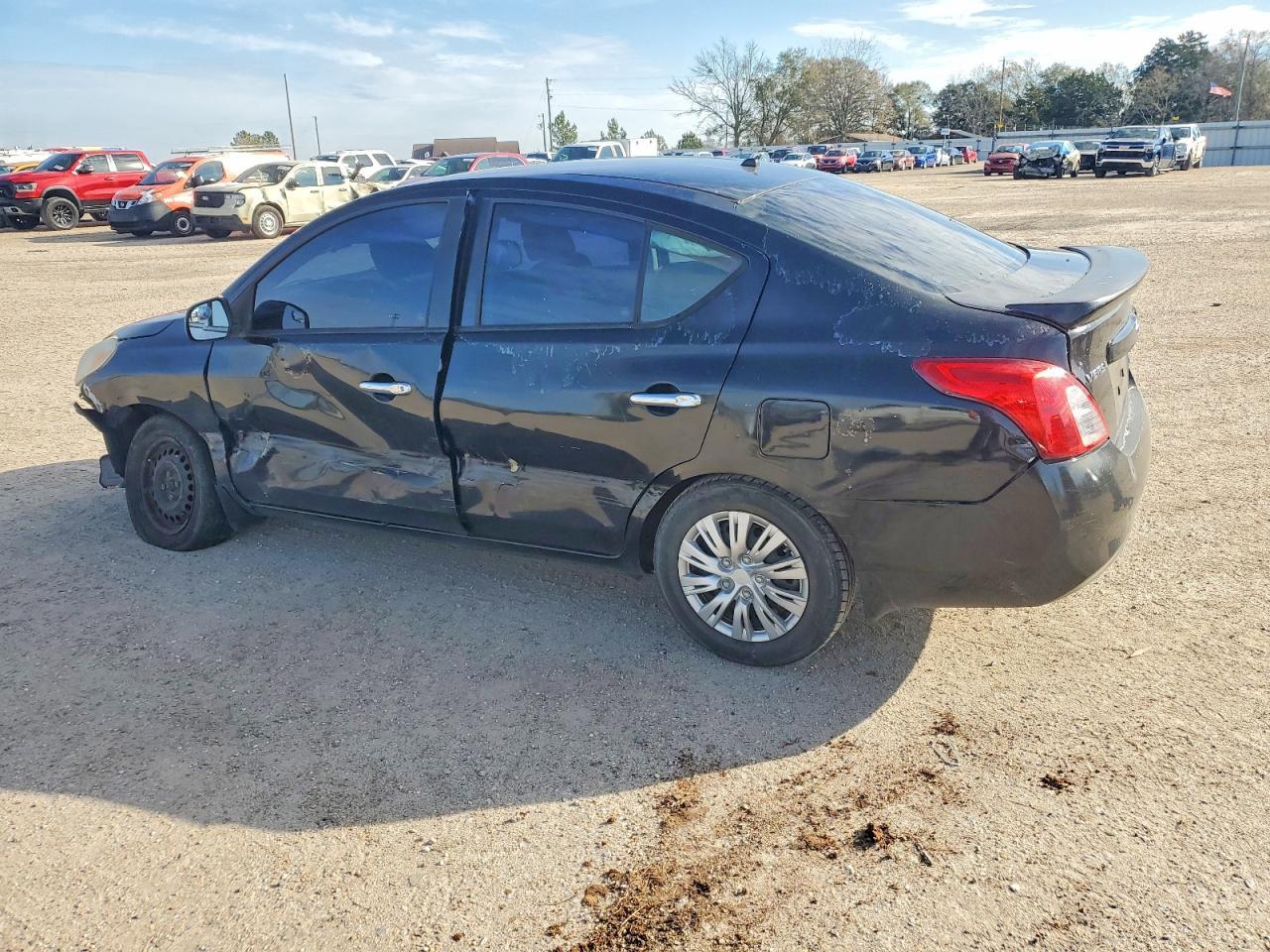 2014 Nissan Versa - Фото 2