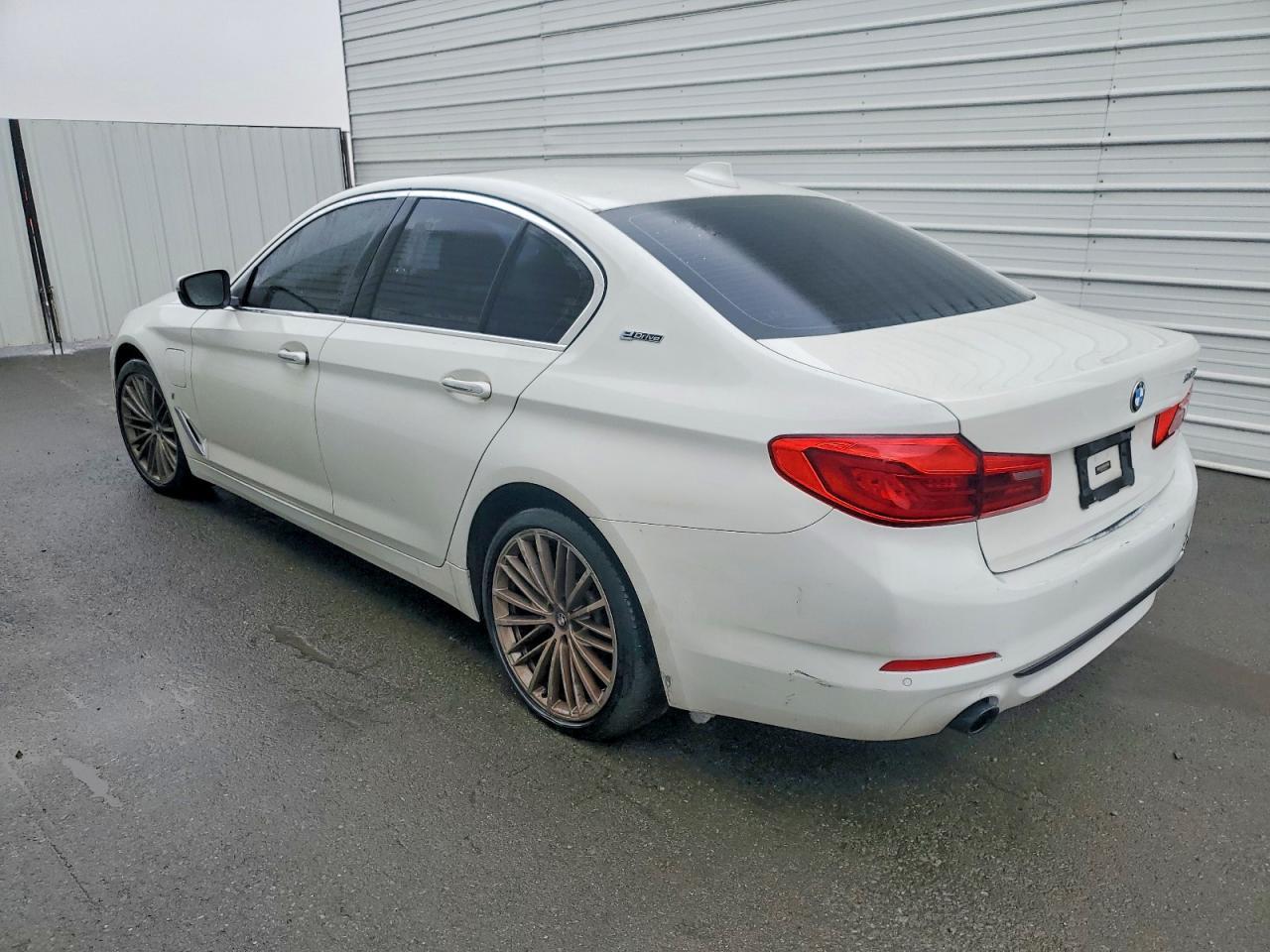2018 BMW 530E - Фото 2