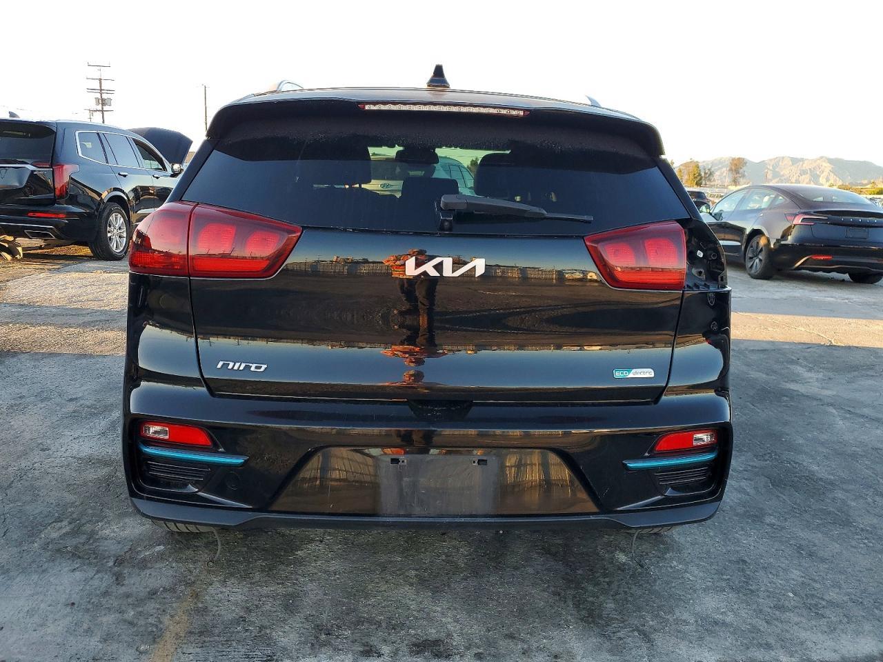 2022 Kia Niro S - Image 6