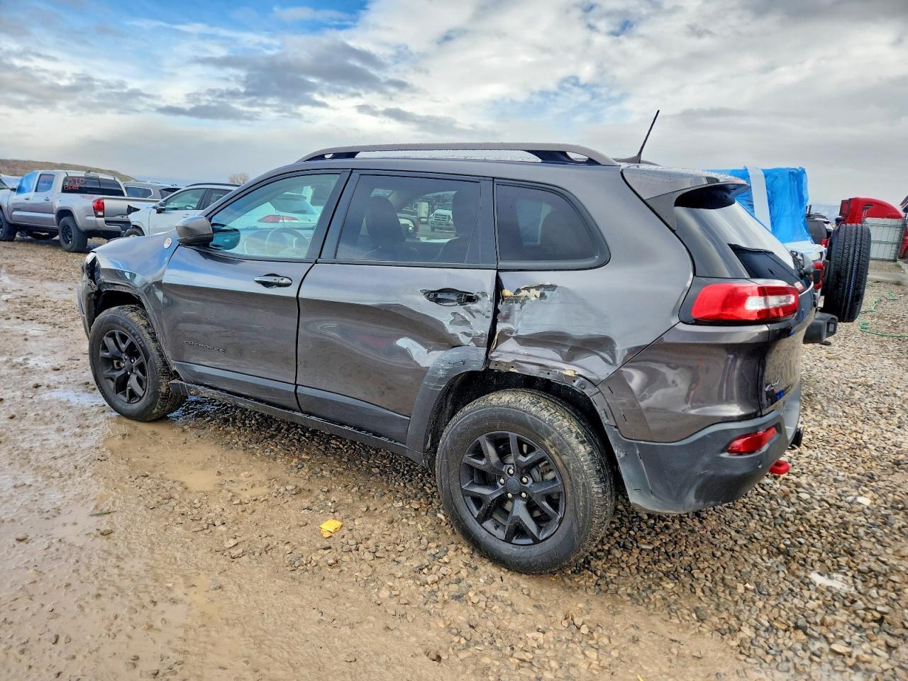 2017 Jeep Cherokee Trailhawk - Image 2
