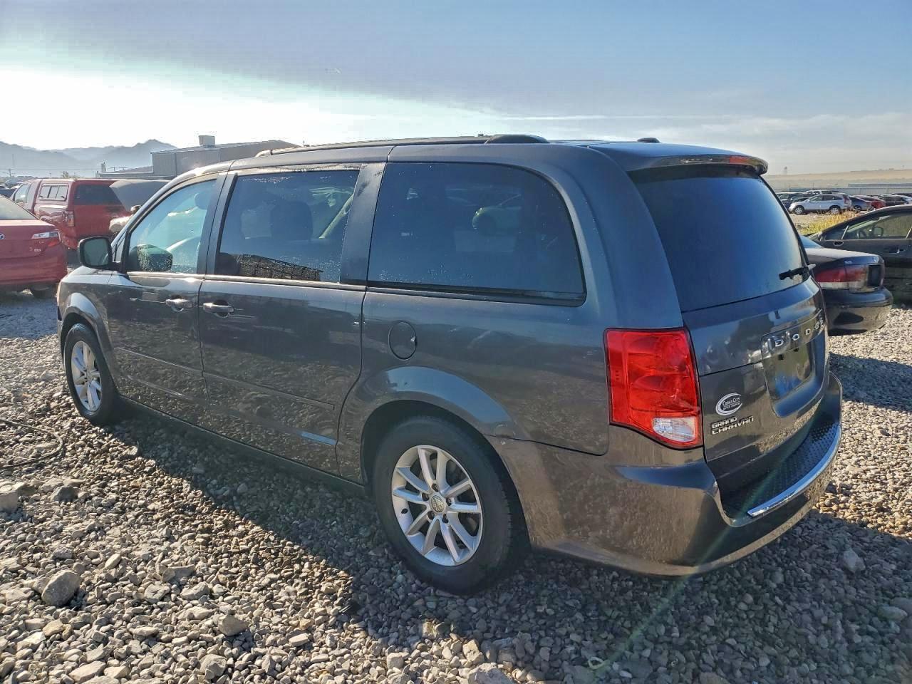 2016 Dodge Grand Caravan Sxt - Image 2