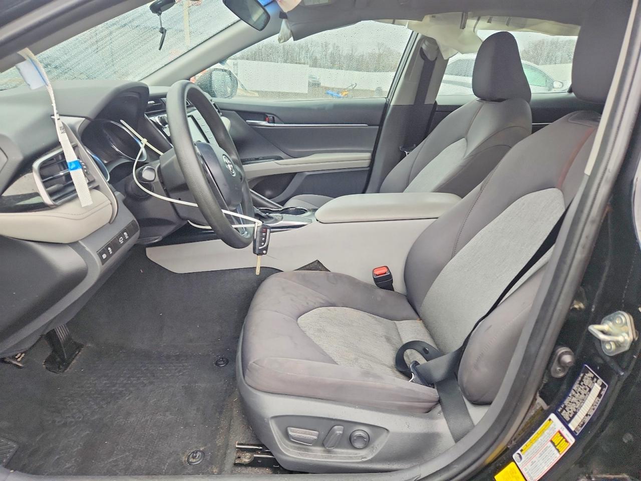 2020 Toyota Camry Le - Фото 7