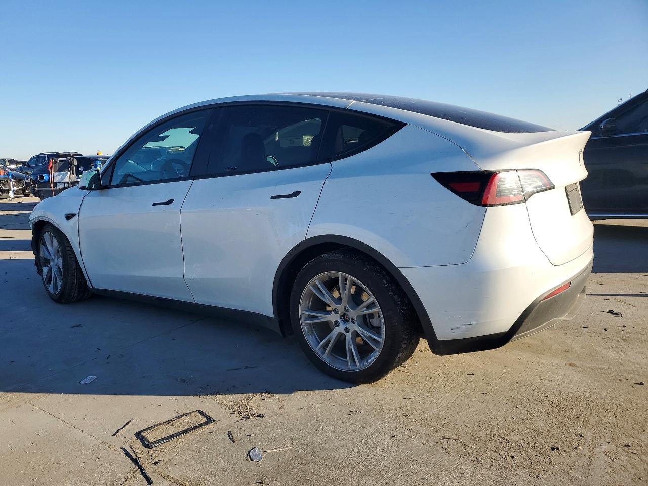 2023 Tesla Model Y - Image 2