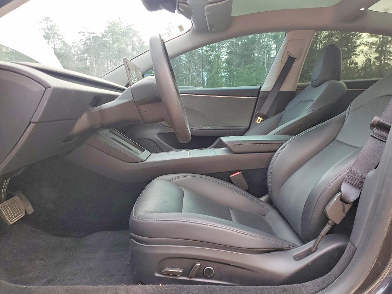 2025 Tesla Model 3 - Фото 7