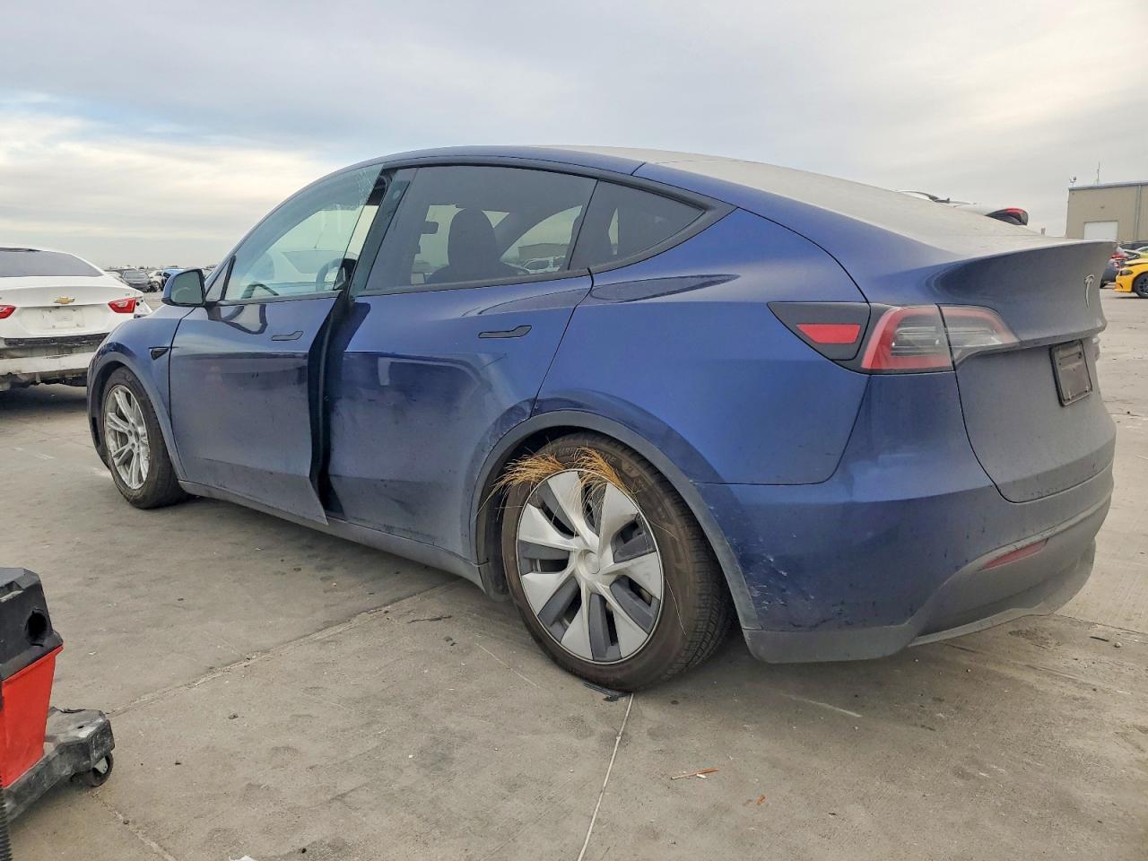 2023 Tesla Model Y - Image 2