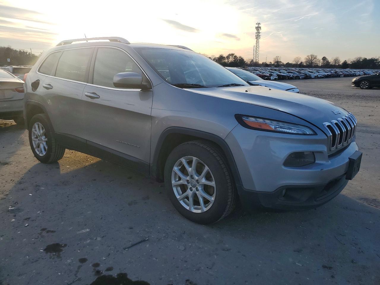 2015 Jeep Cherokee Latitude Plus - Фото 4