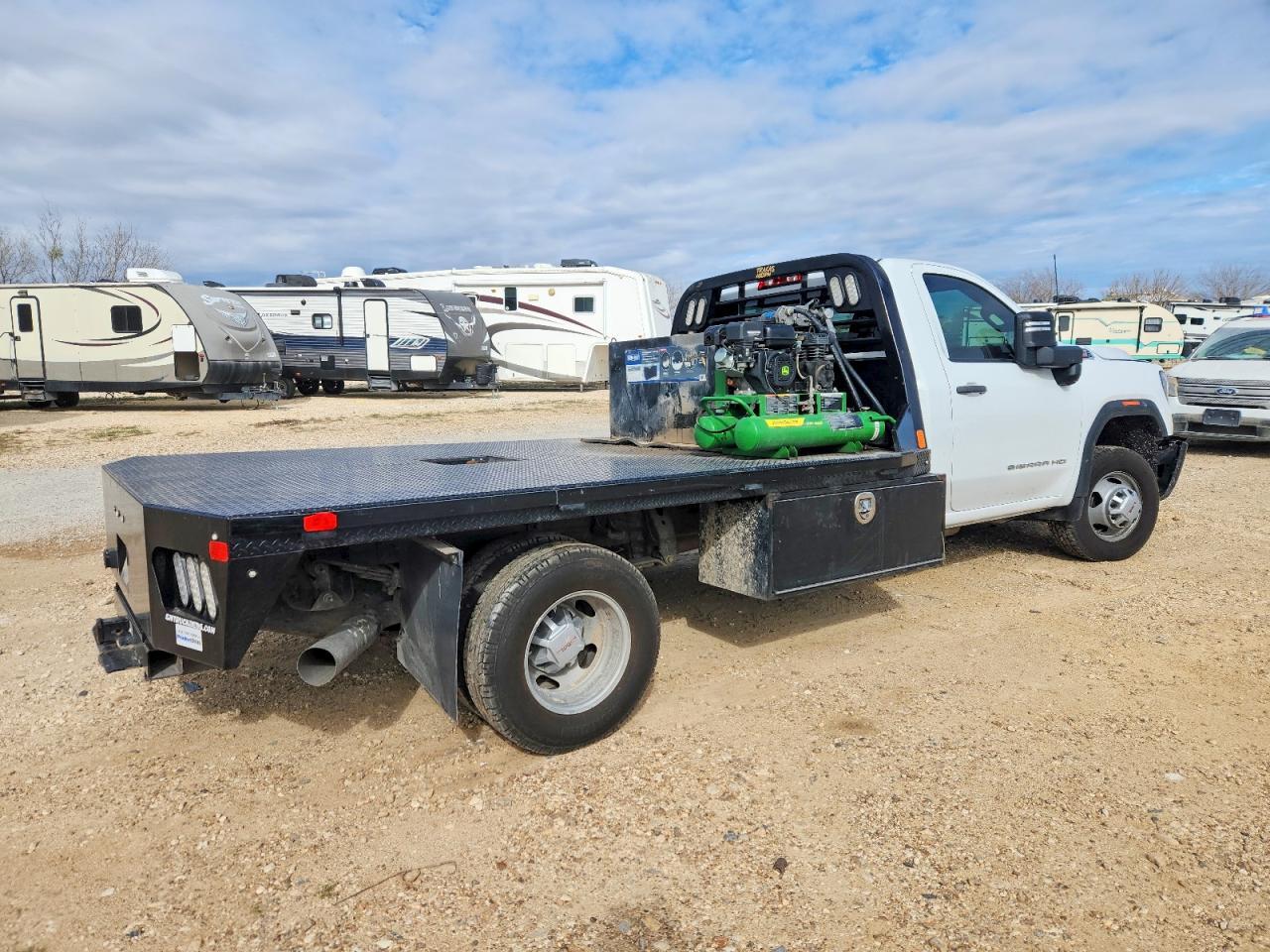 2024 GMC Sierra Hd Flatbed Truck - Image 3