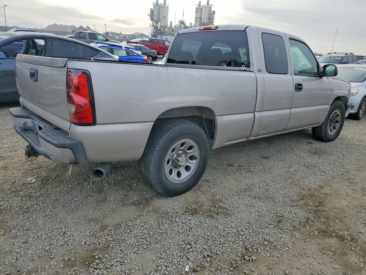 2005 Chevrolet Silverado C1500 - Image 3