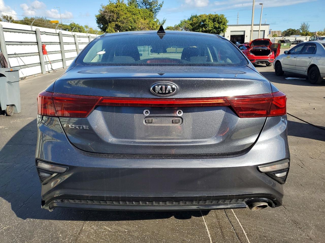 2020 Kia Forte Lxs - Image 6