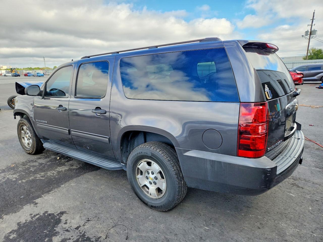2010 Chevrolet Suburban C1500 Ls - Фото 2