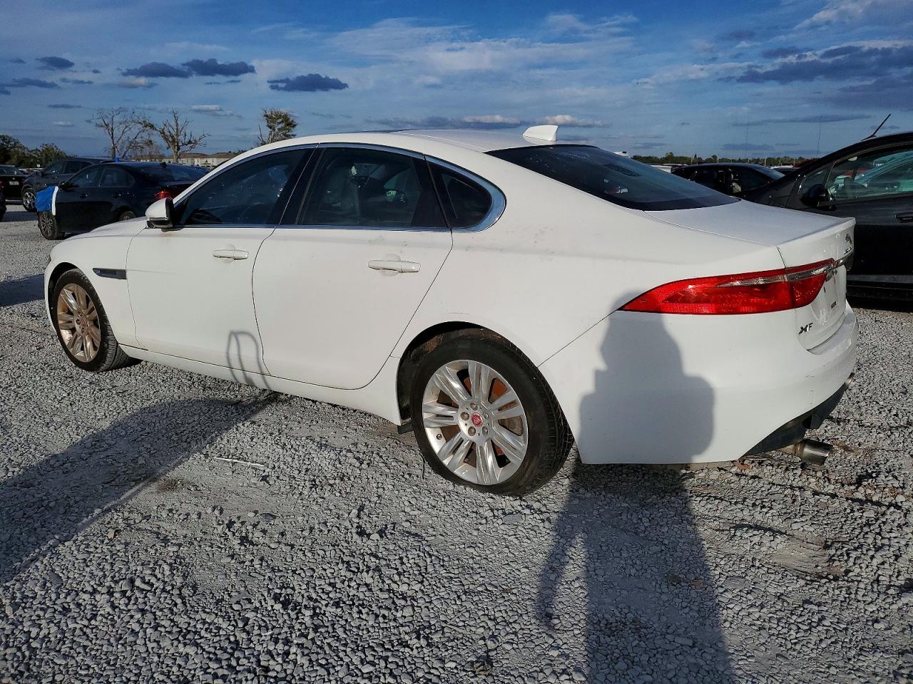 2017 Jaguar Xf - Фото 2