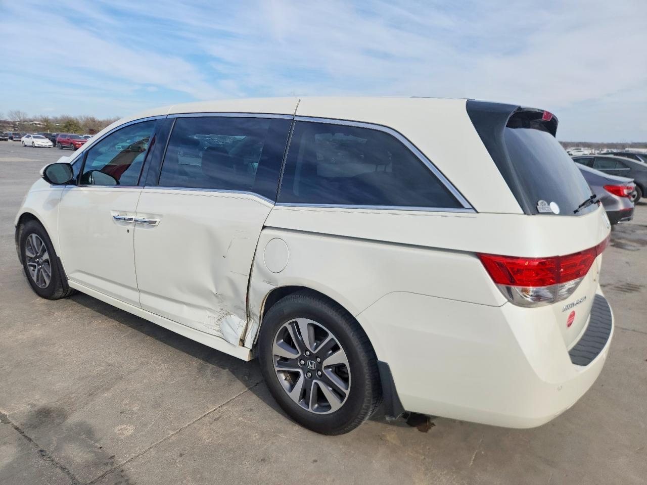 2015 Honda Odyssey Touring - Фото 2