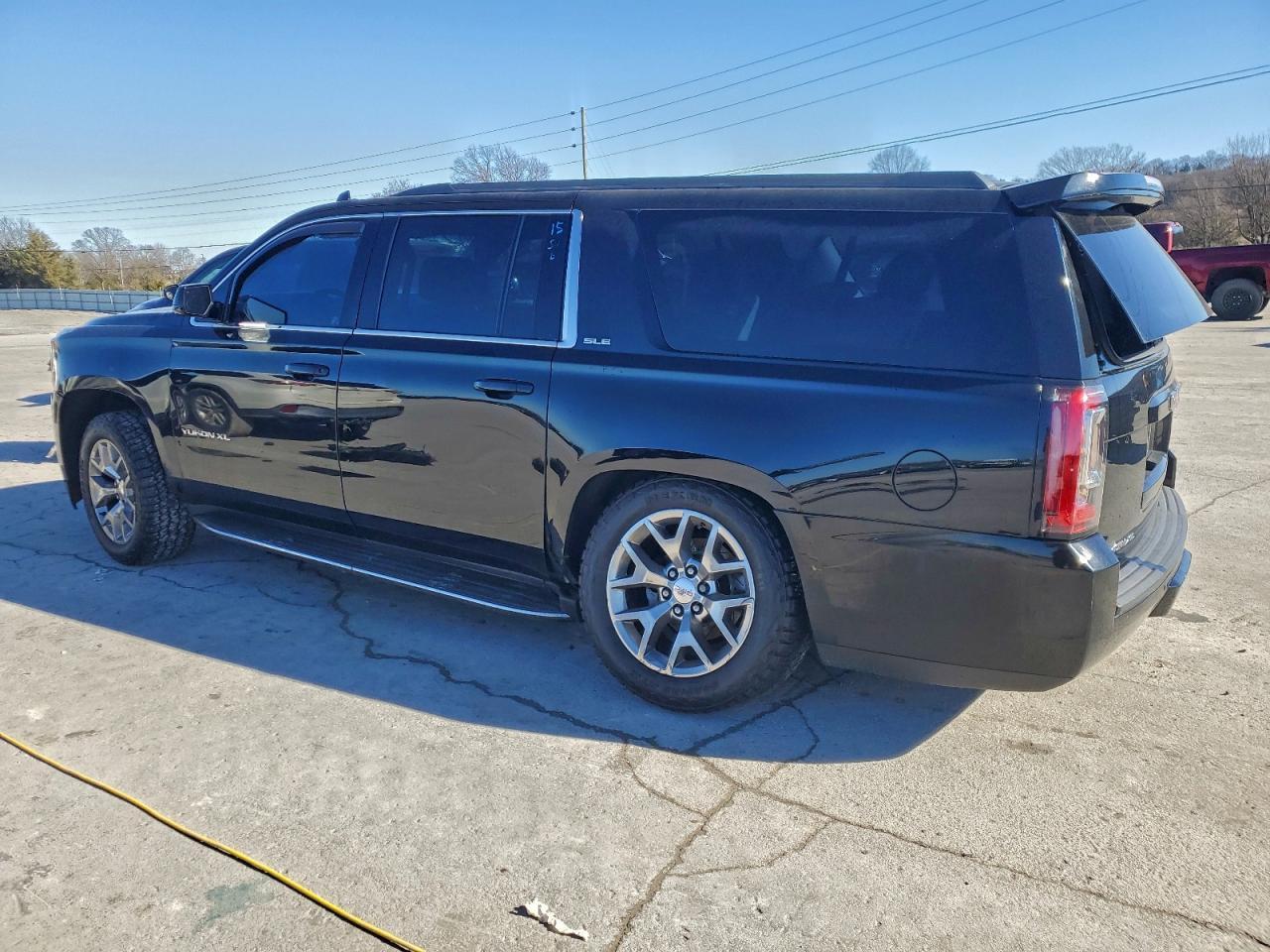 2016 GMC Yukon Xl C1500 Sle - Image 2