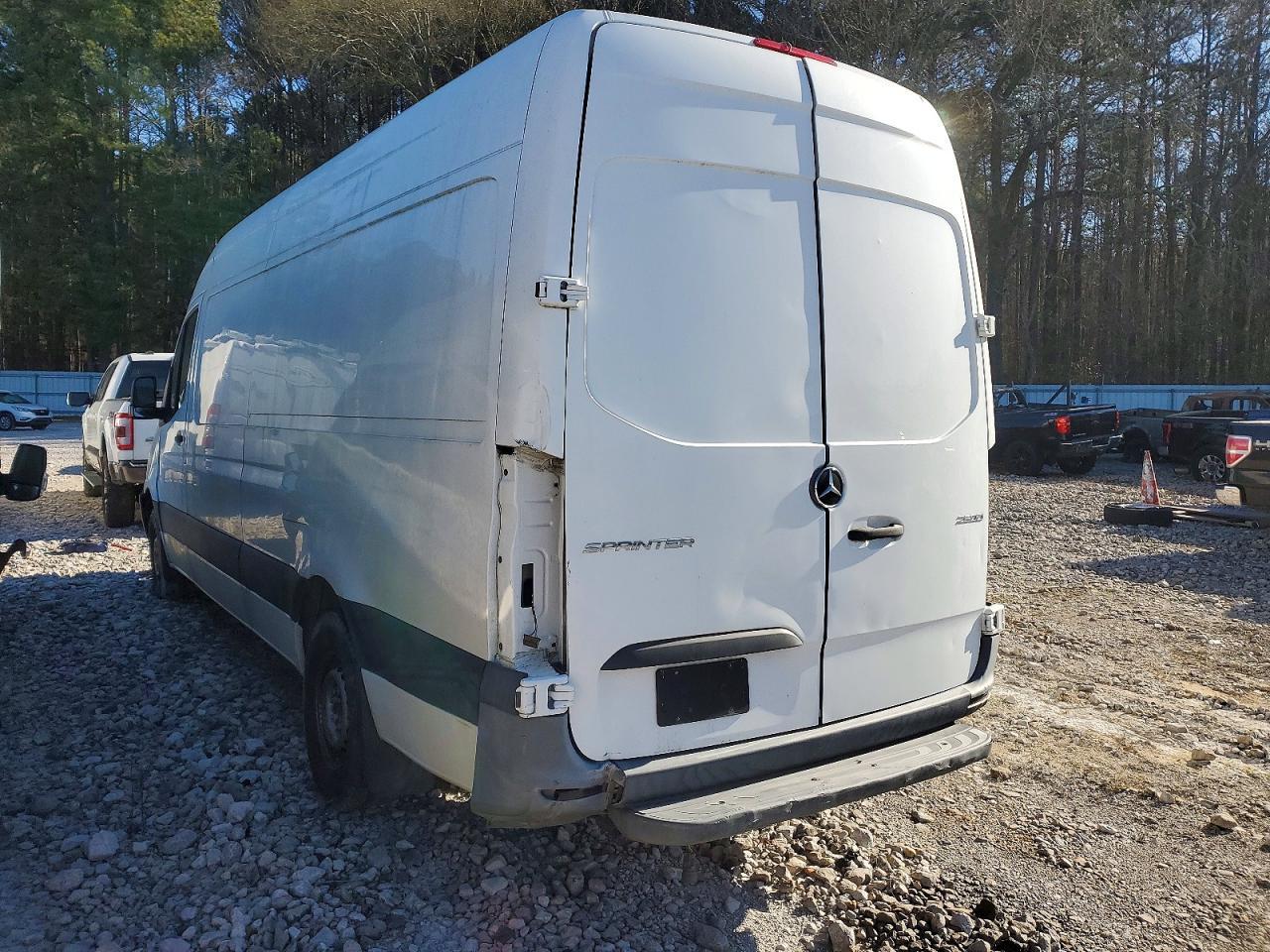 2021 Mercedes-Benz Sprinter 2500 Cargo 2.0L High Roof - Фото 2