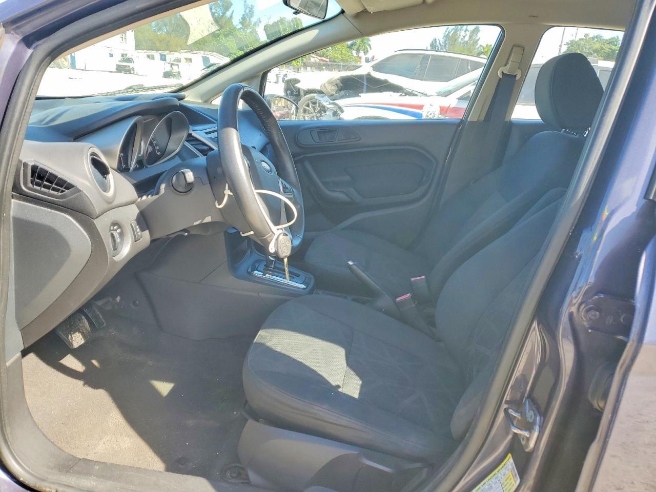 2013 Ford Fiesta Se - Фото 7