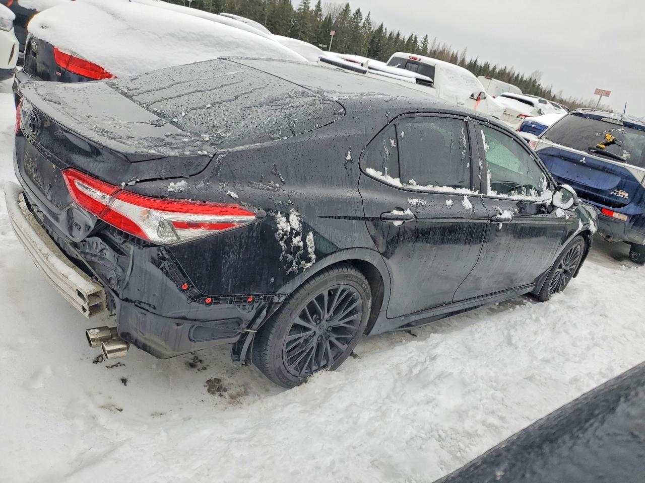 2020 Toyota Camry Se - Фото 3