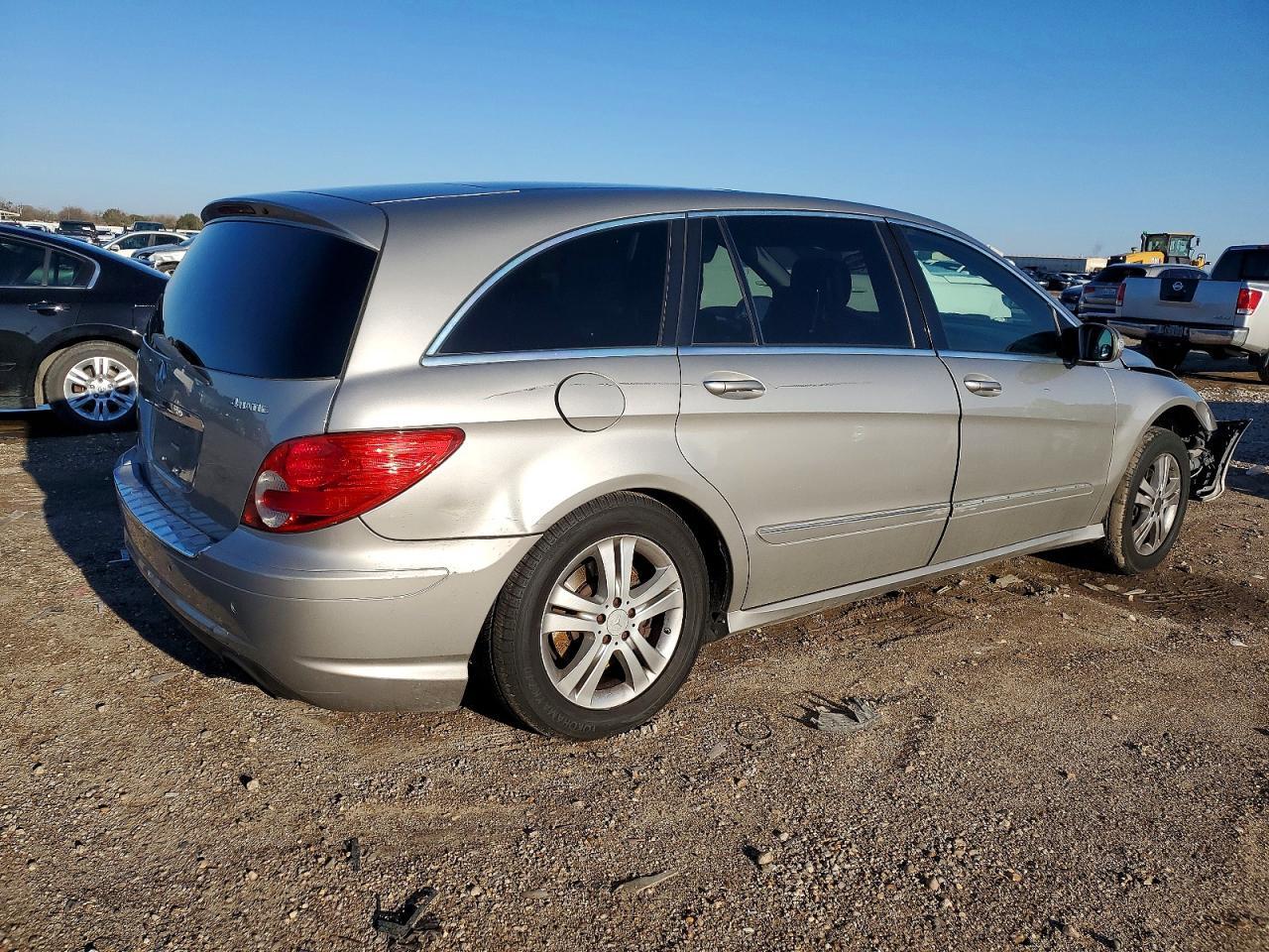 2009 Mercedes-Benz R 350 4Matic - Image 3
