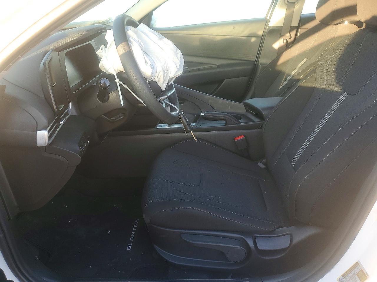 2025 Hyundai Elantra Se - Фото 7