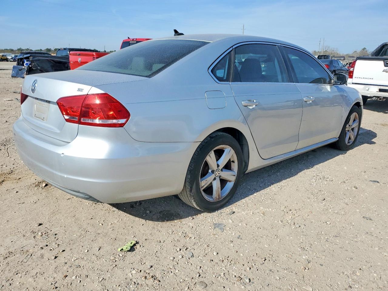 2013 Volkswagen Passat - Фото 3