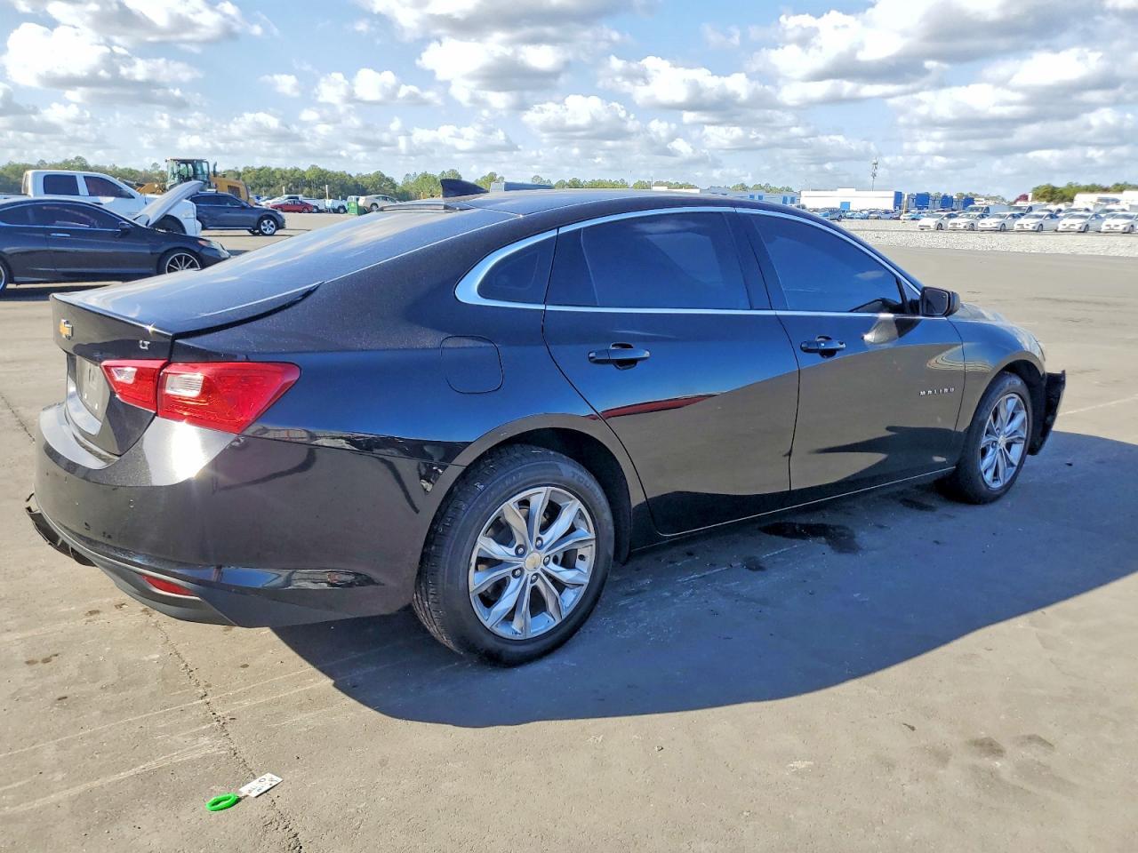 2023 Chevrolet Malibu - Image 3