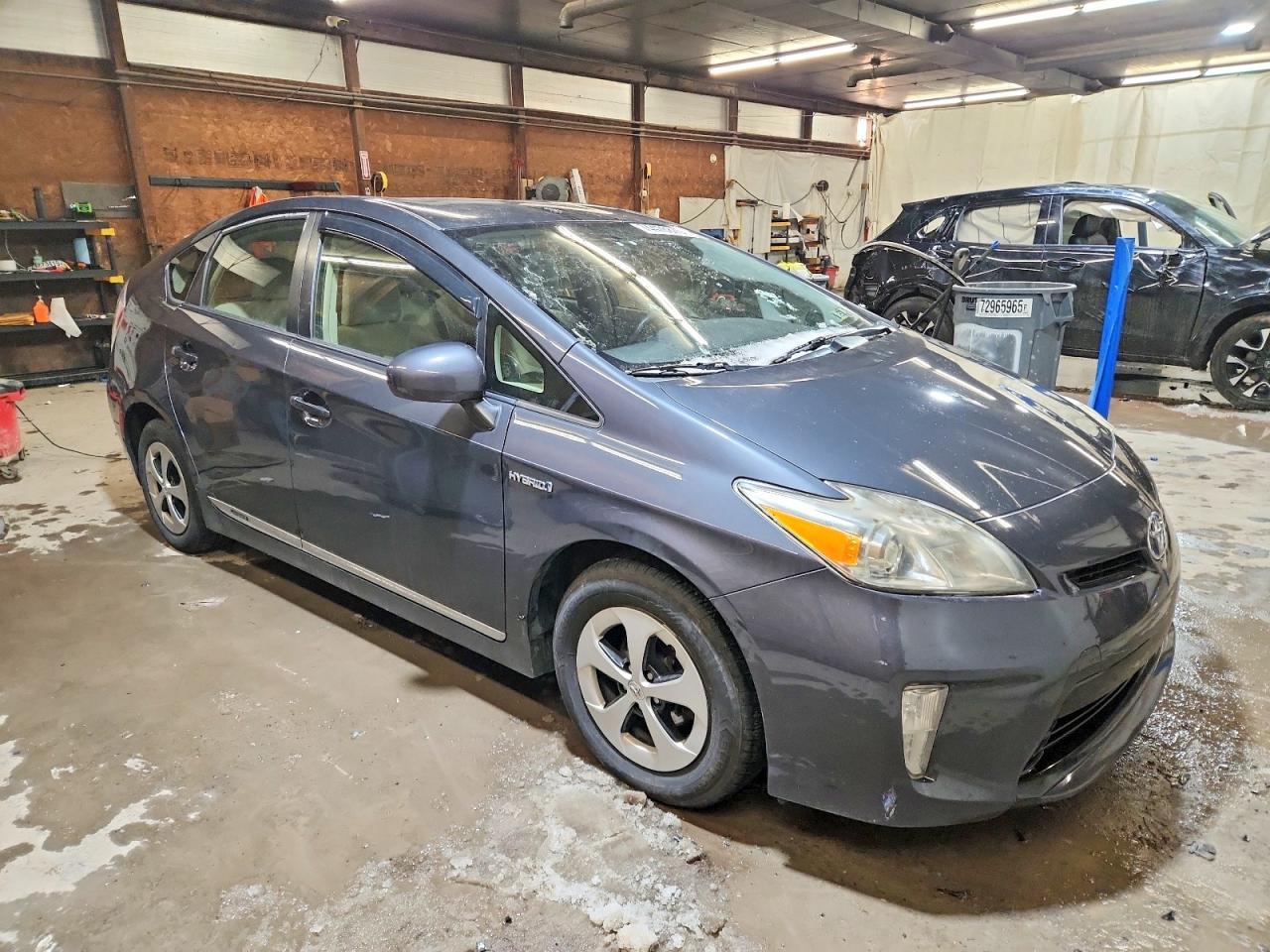 2012 Toyota Prius Three - Фото 4