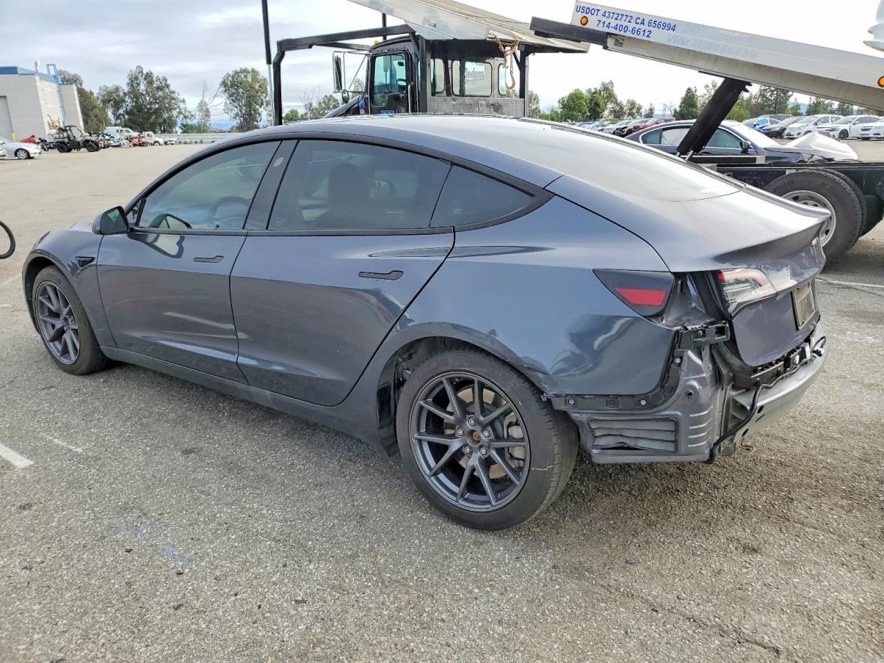 2023 Tesla Model 3 - Фото 2