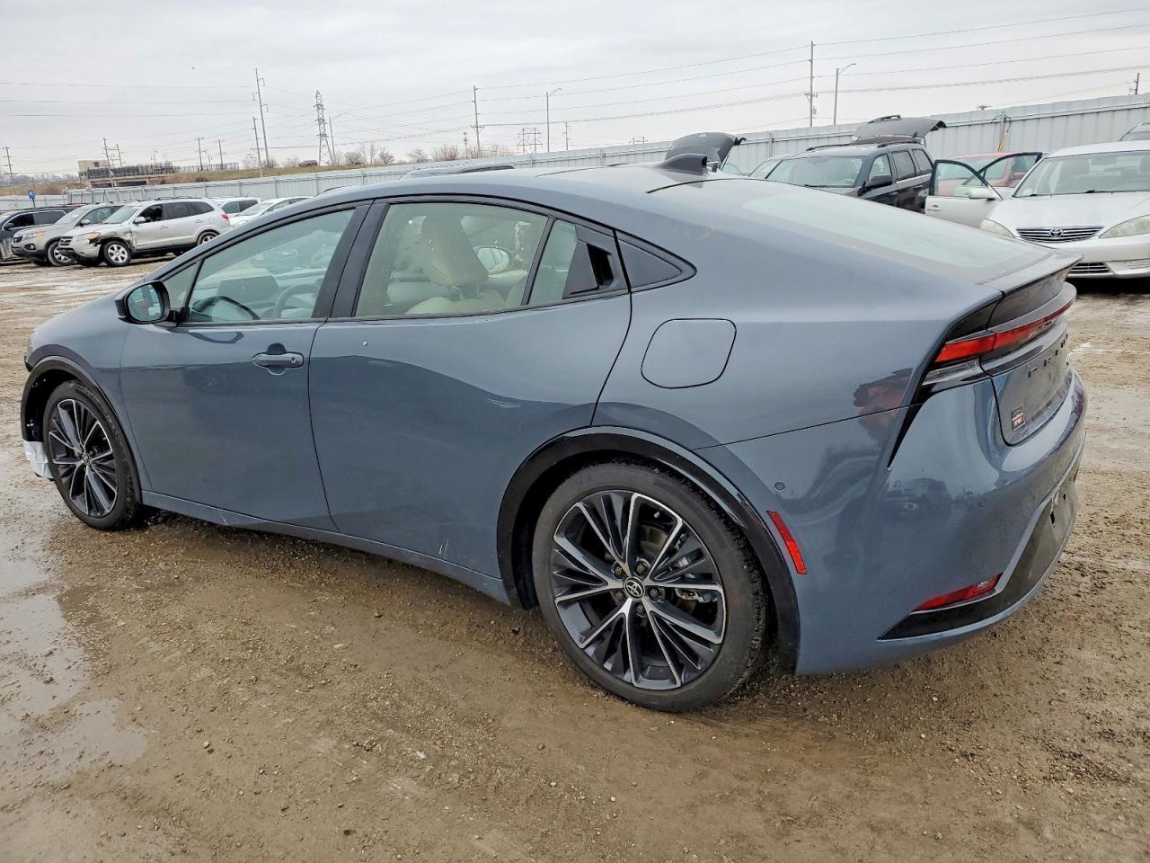 2025 Toyota Prius Le - Фото 2