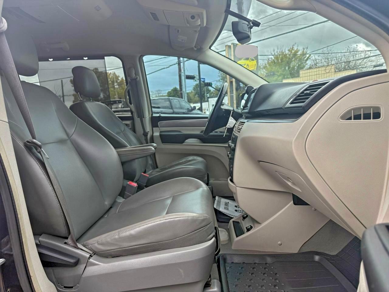 2012 Volkswagen Routan Se - Фото 5