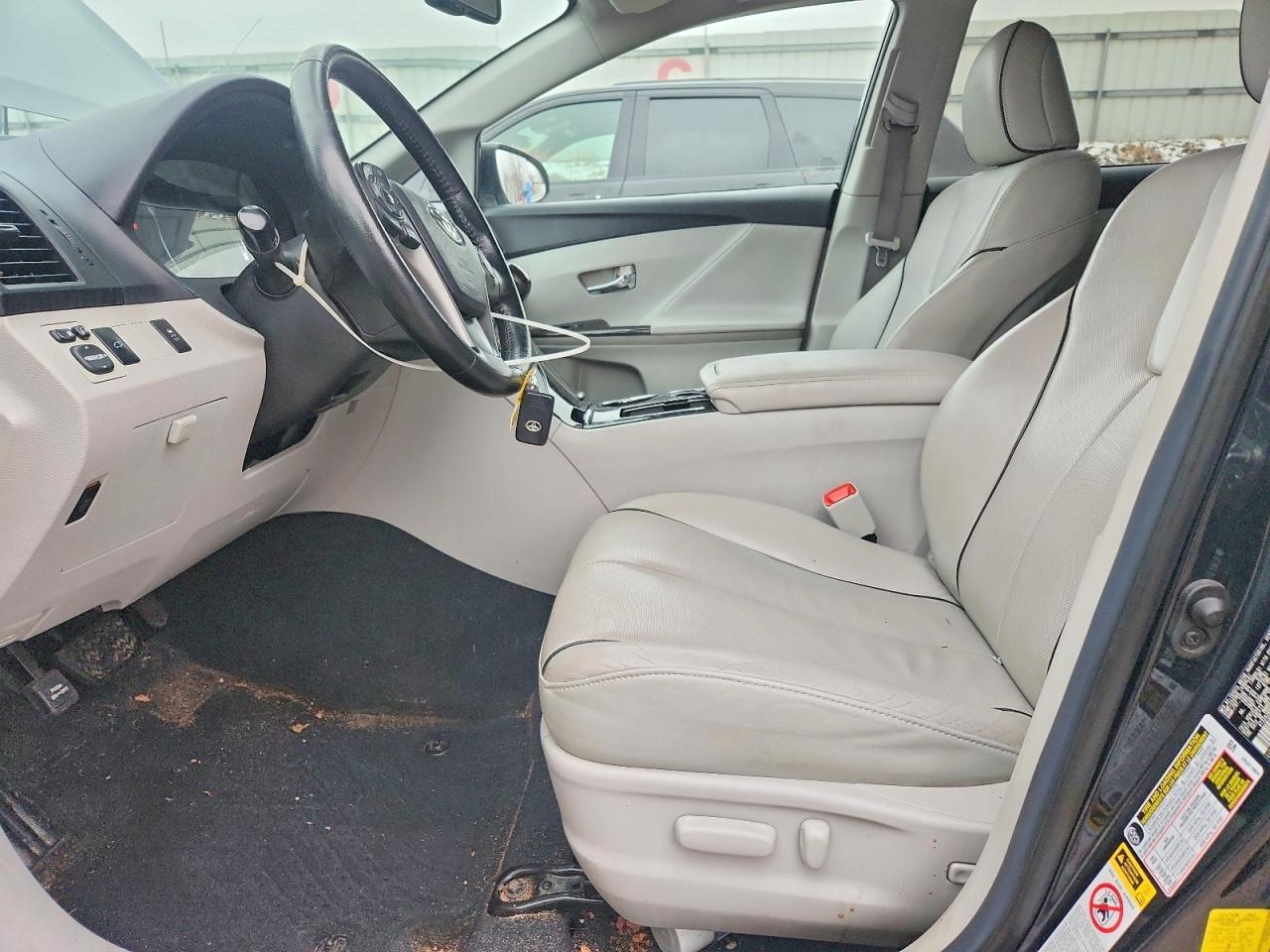 2015 Toyota Venza Le - Image 7