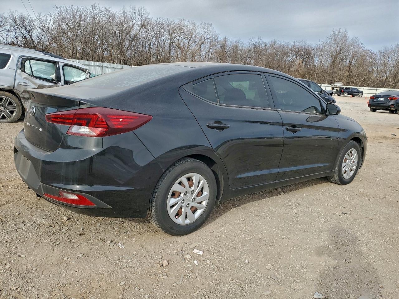 2020 Hyundai Elantra Se - Image 3