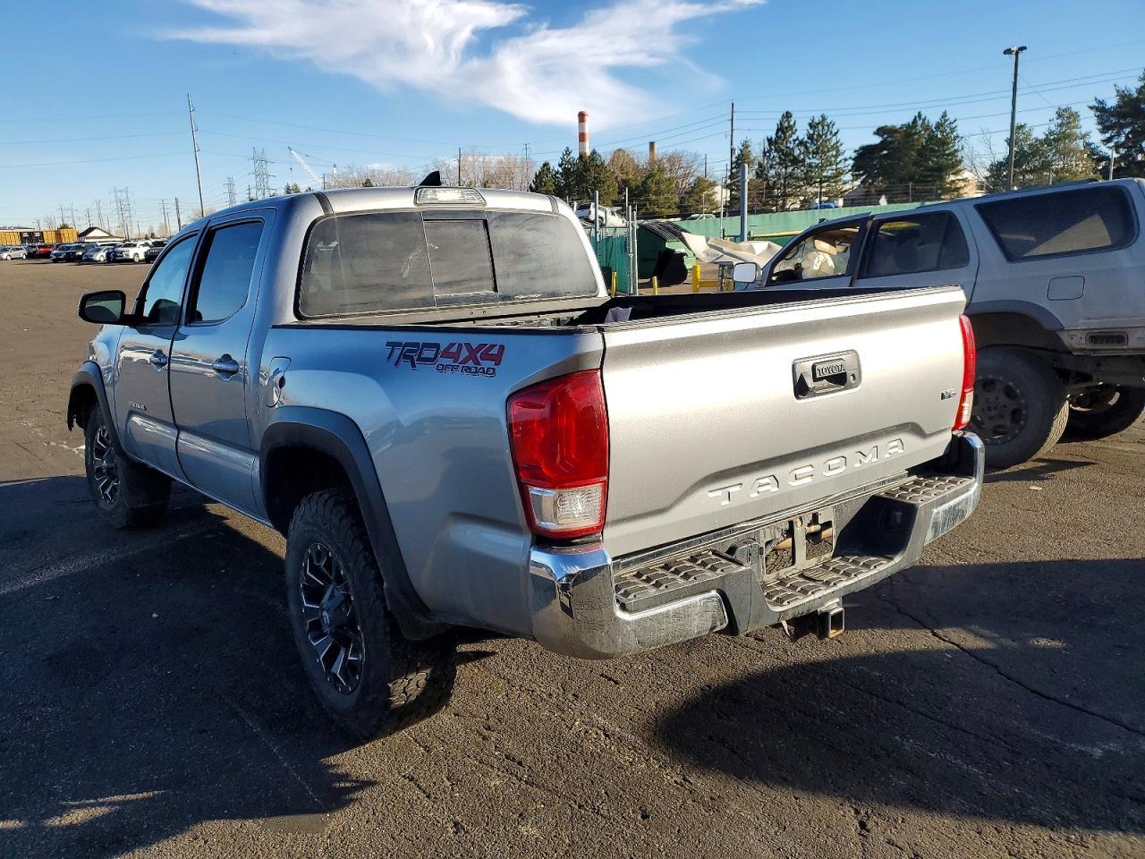 2017 Toyota Tacoma Double Cab - Фото 2