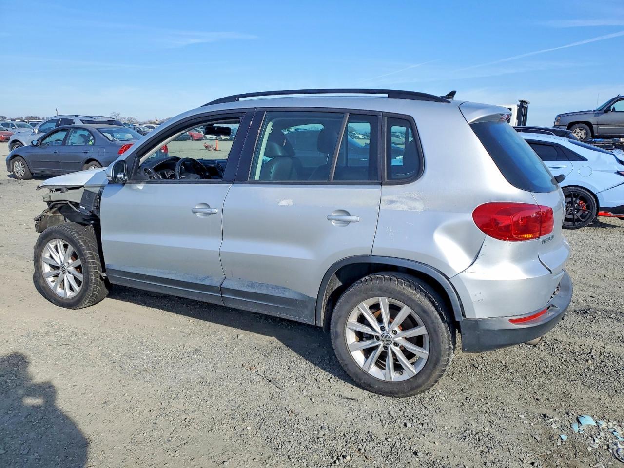 2017 Volkswagen Tiguan S - Фото 2