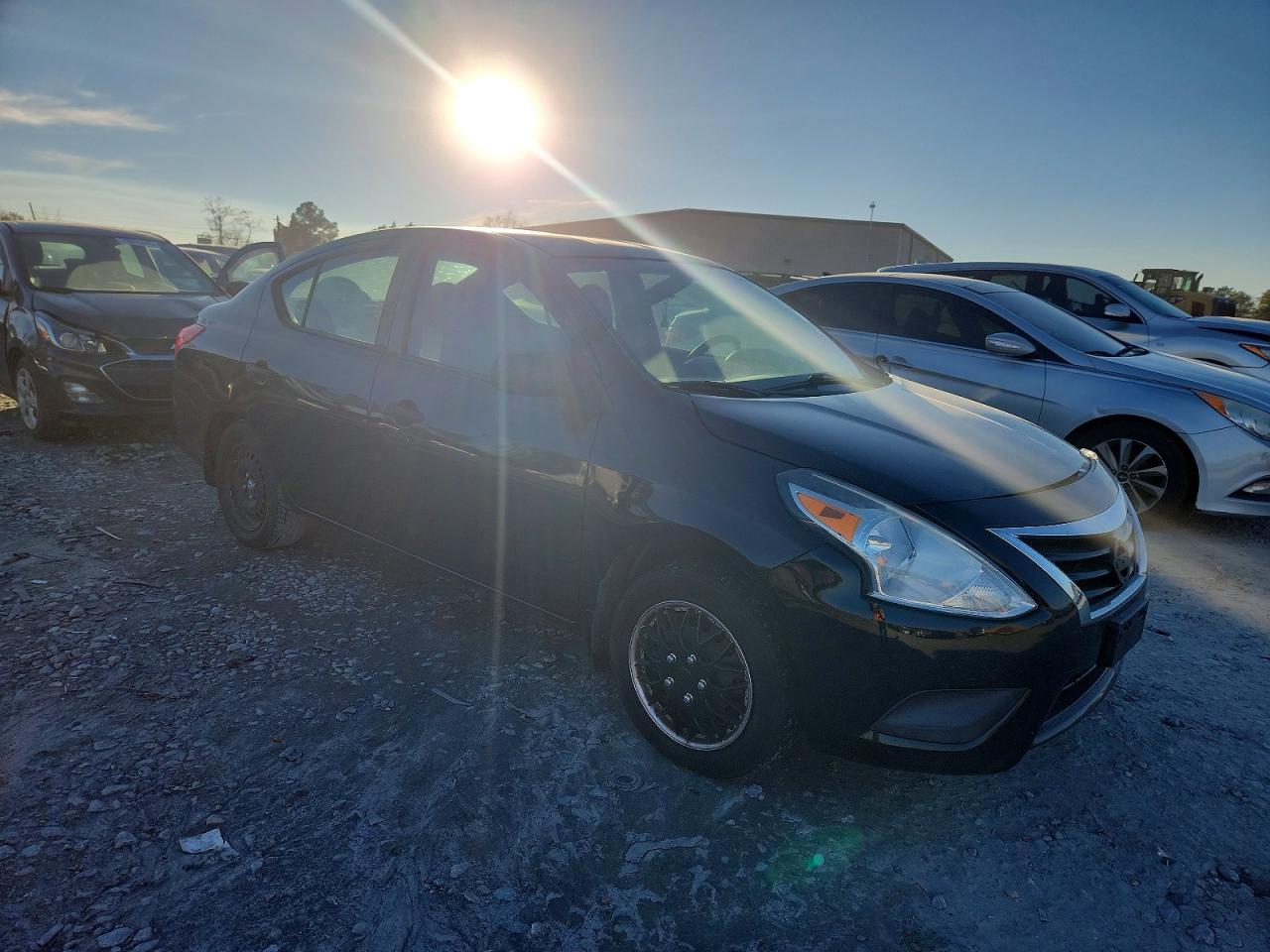 2015 Nissan Versa S - Фото 4