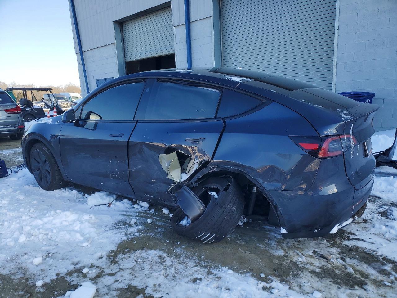 2025 Tesla Model Y - Image 2
