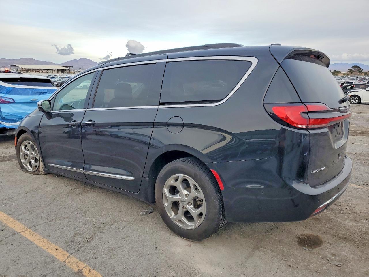 2022 Chrysler Pacifica Limited - Фото 2