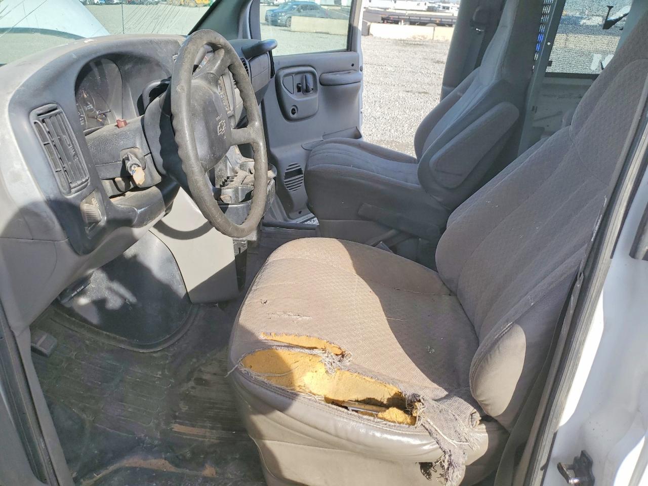 2001 Chevrolet Express 2500 Delivery Van - Фото 7