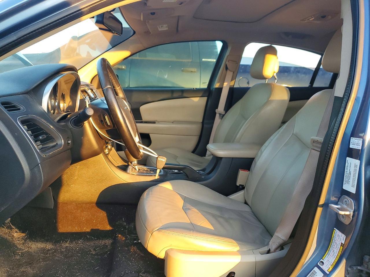 2011 Chrysler 200 Limited - Image 7