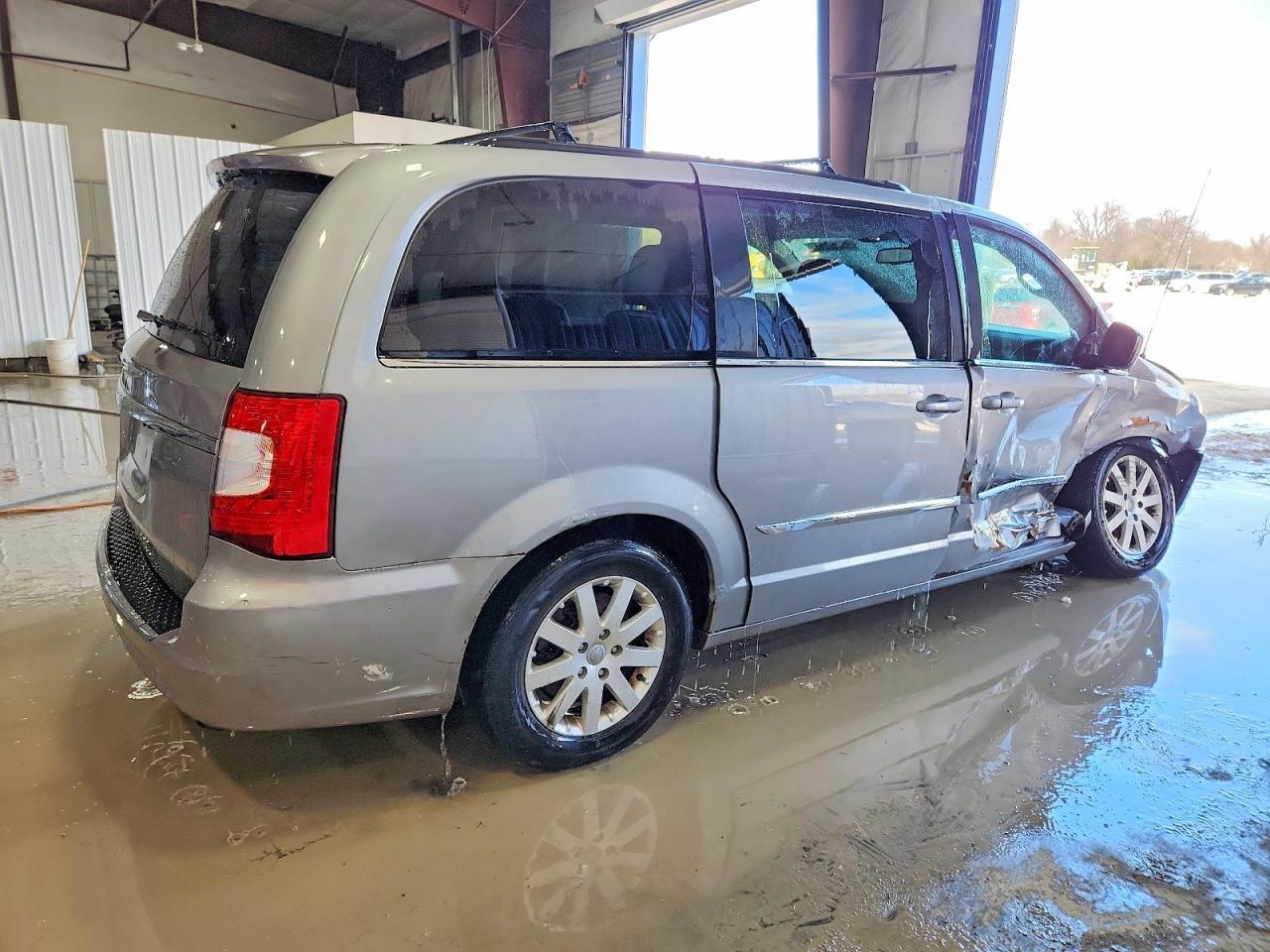2015 Chrysler Town & Country Touring - Фото 3