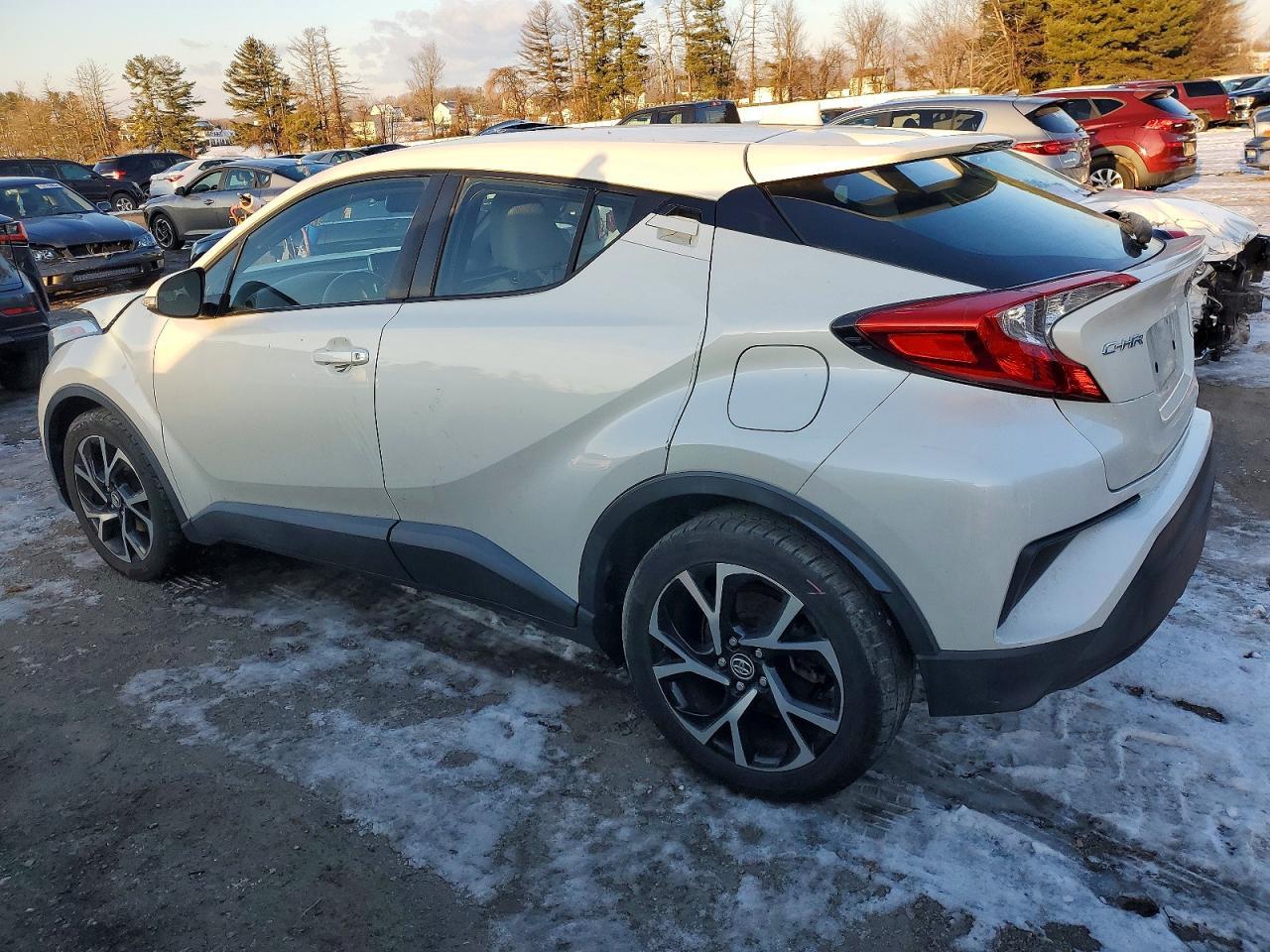 2019 Toyota C-Hr Xle - Image 2