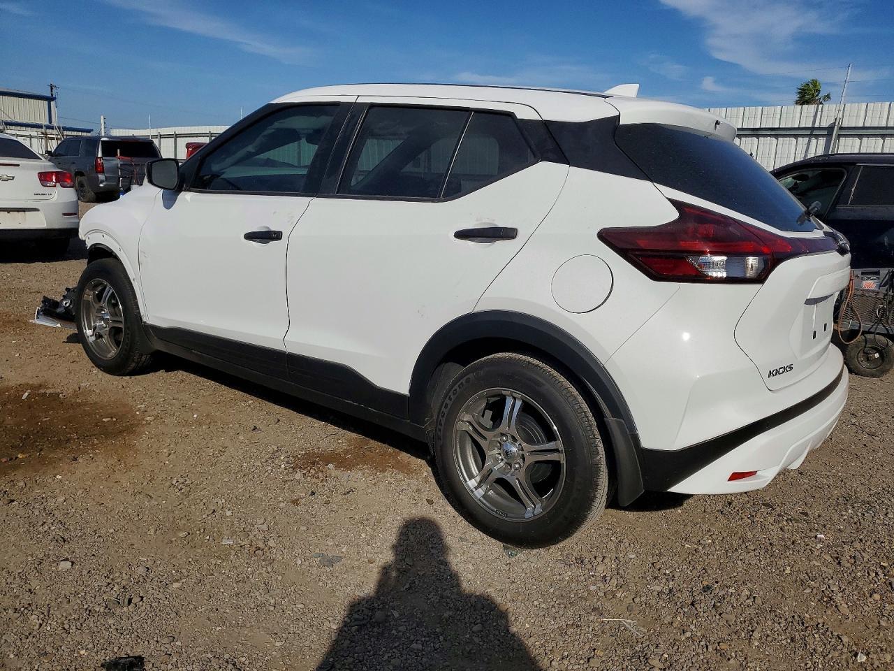 2025 Nissan Kicks Play S - Image 2