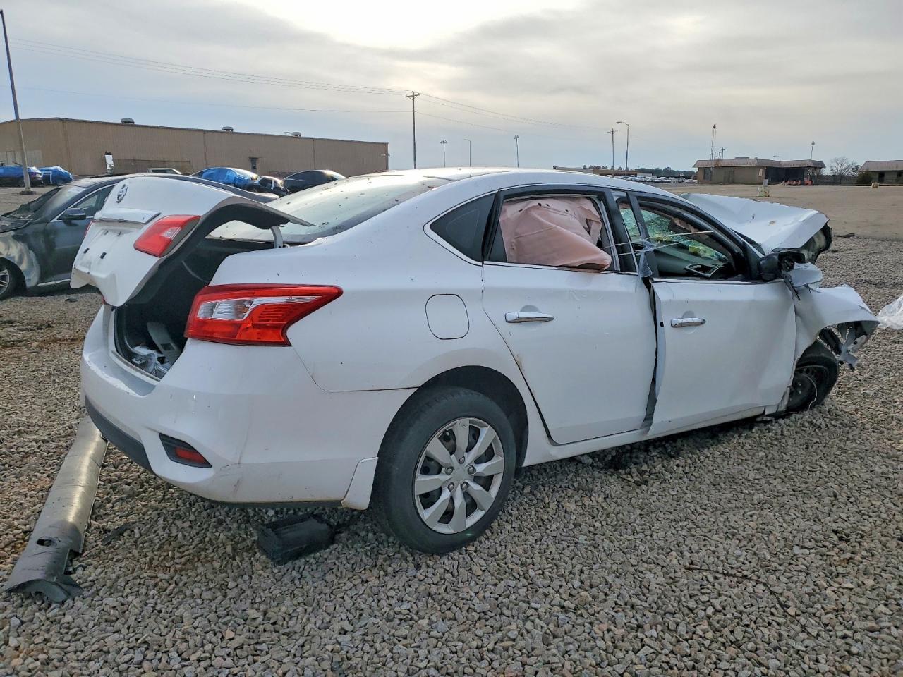 2017 Nissan Sentra S - Фото 3