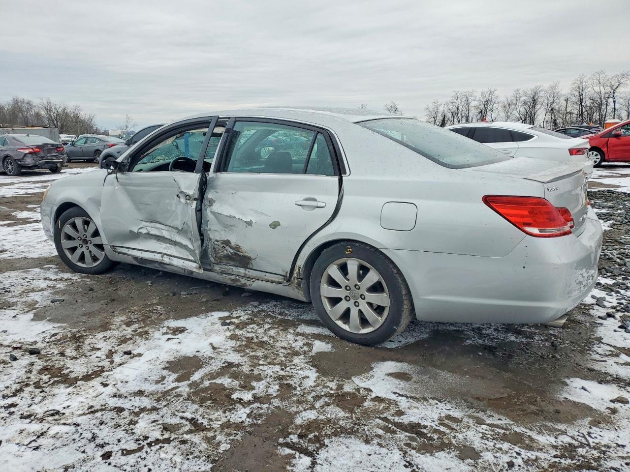 2005 Toyota Avalon Xl - Image 2