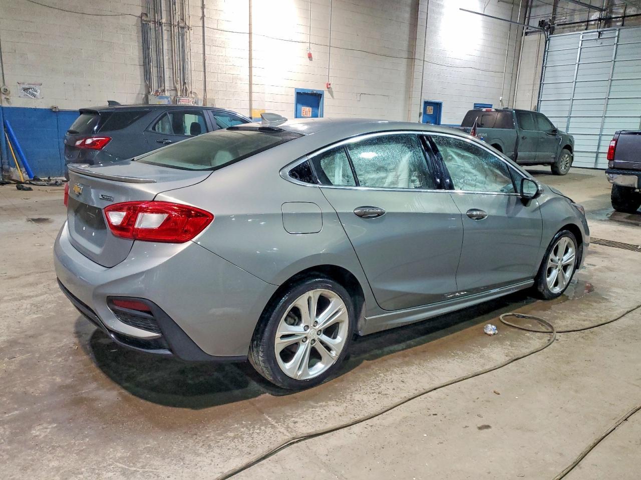 2018 Chevrolet Cruze Premier - Image 3