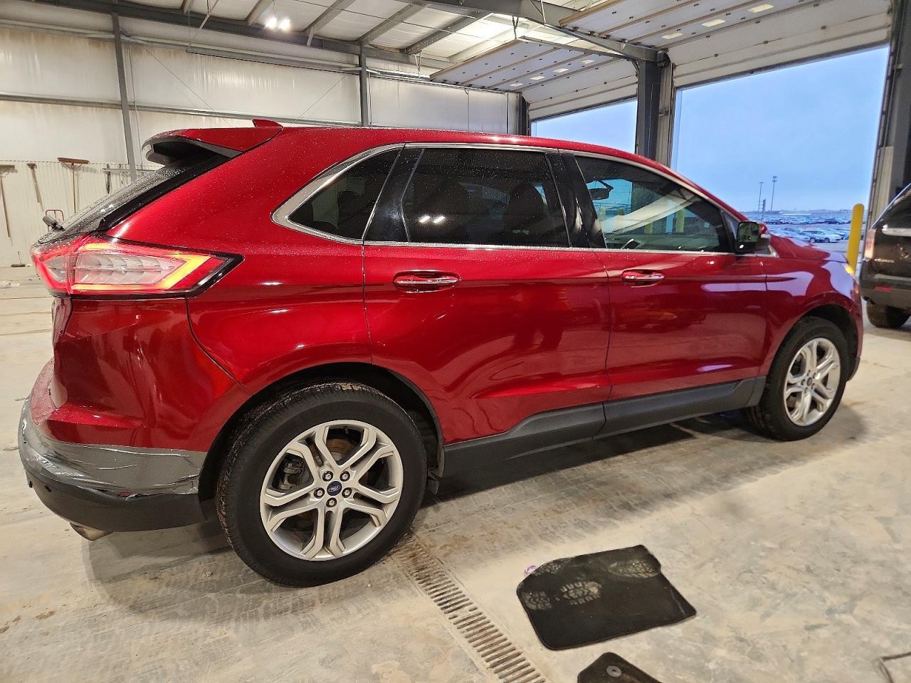 2018 Ford Edge Titanium - Image 3
